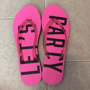 Victoria’s Secret PINK Flip Flops - Medium
